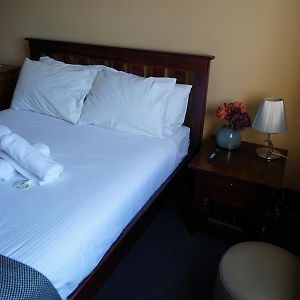 Budget Zimmer mit Kingsize-Bett